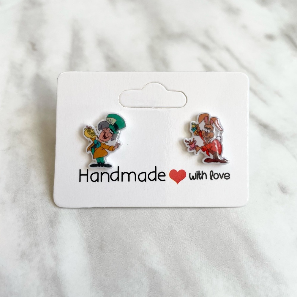 🎉 New Handmade Alice in Wonderland Earrings